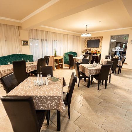 Hotel Curtea Bizantina Suceava Exterior foto