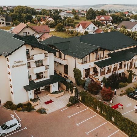 Hotel Curtea Bizantina Suceava Exterior foto