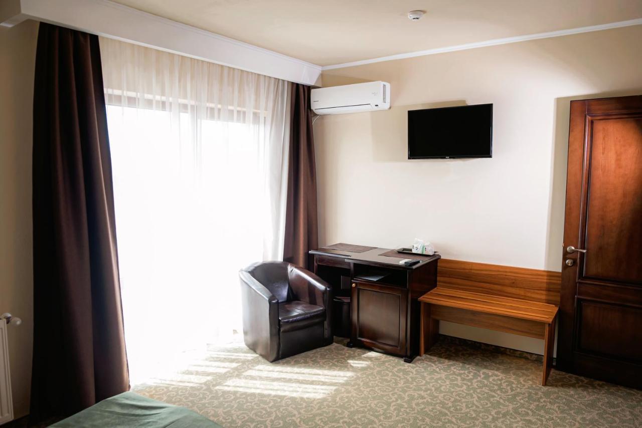 Hotel Curtea Bizantina Suceava Exterior foto