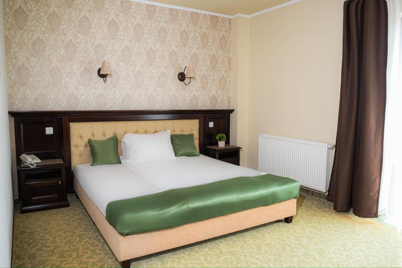 Hotel Curtea Bizantina Suceava Exterior foto