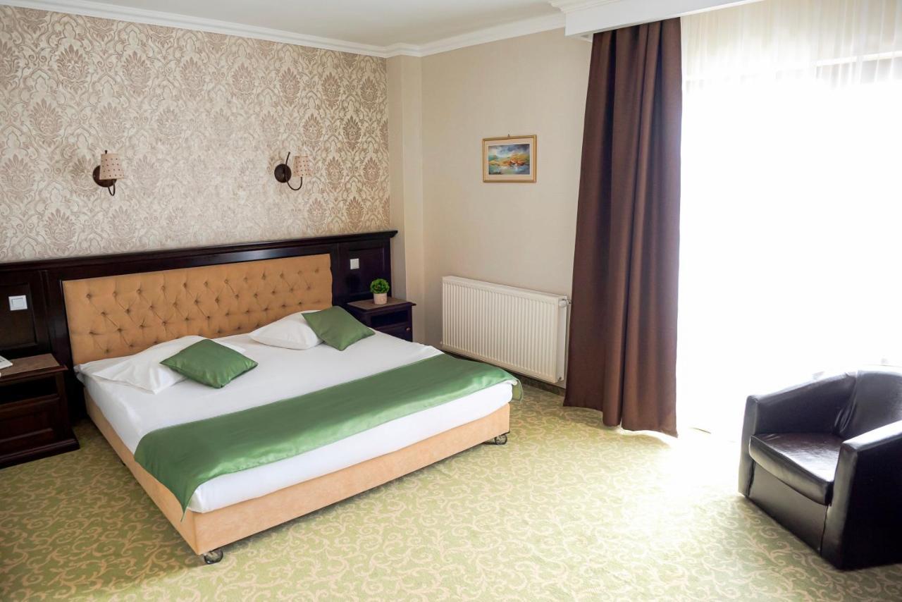 Hotel Curtea Bizantina Suceava Exterior foto