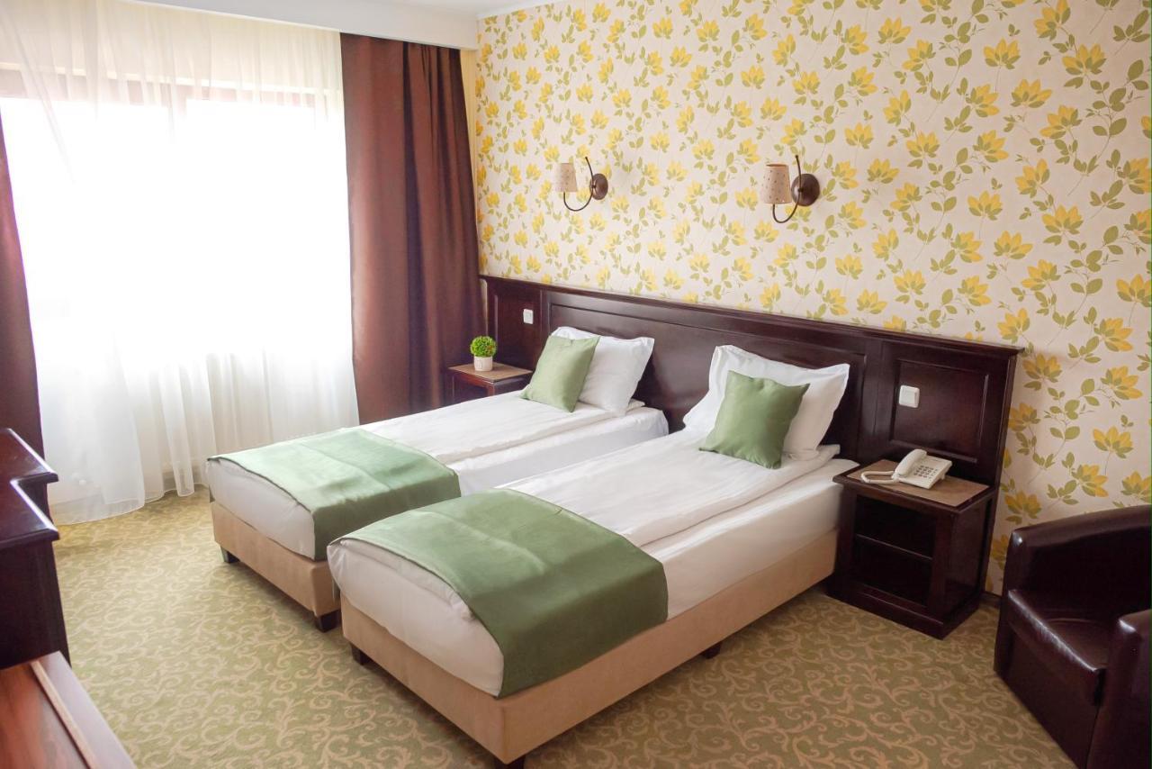 Hotel Curtea Bizantina Suceava Exterior foto
