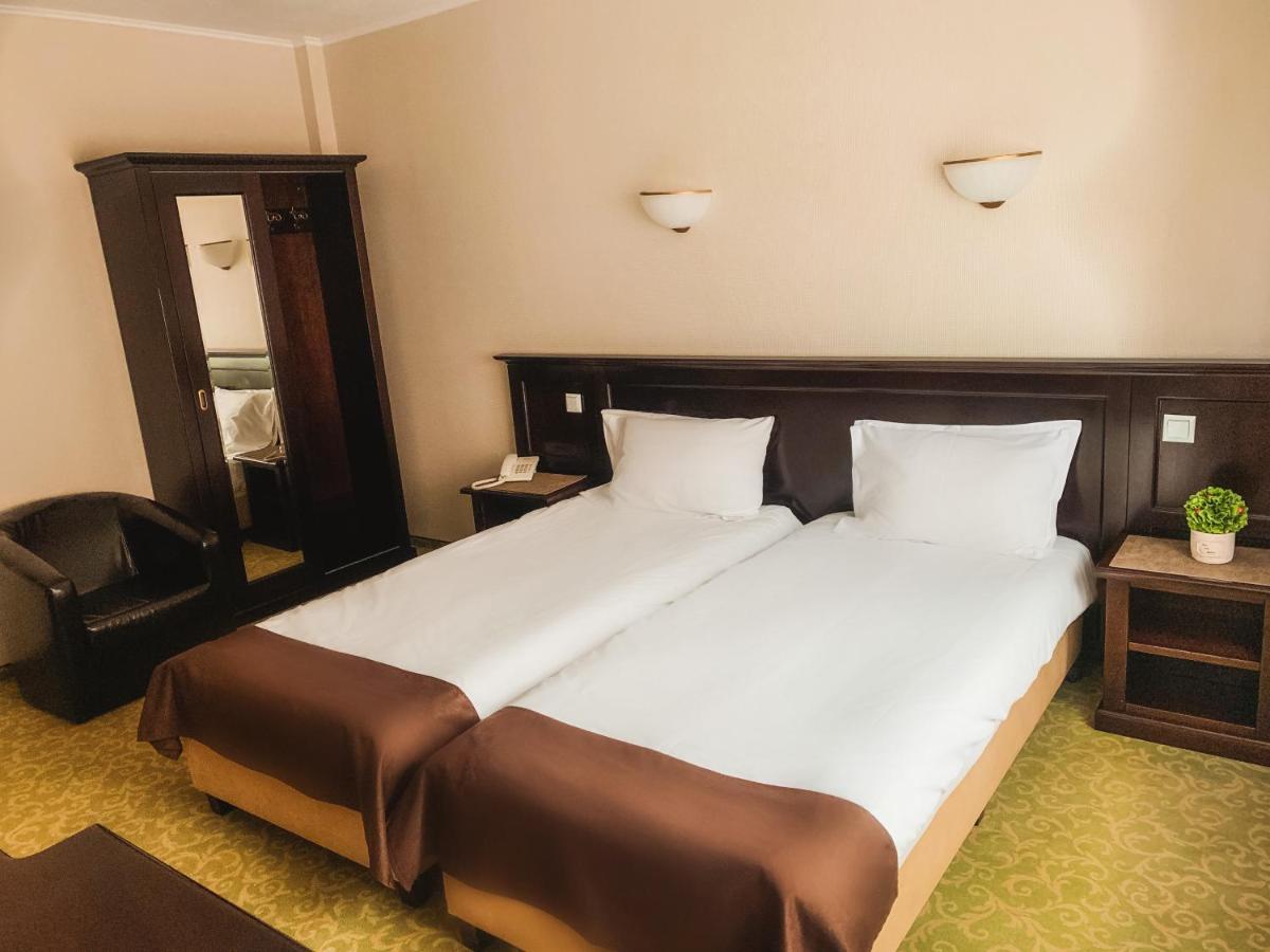 Hotel Curtea Bizantina Suceava Exterior foto