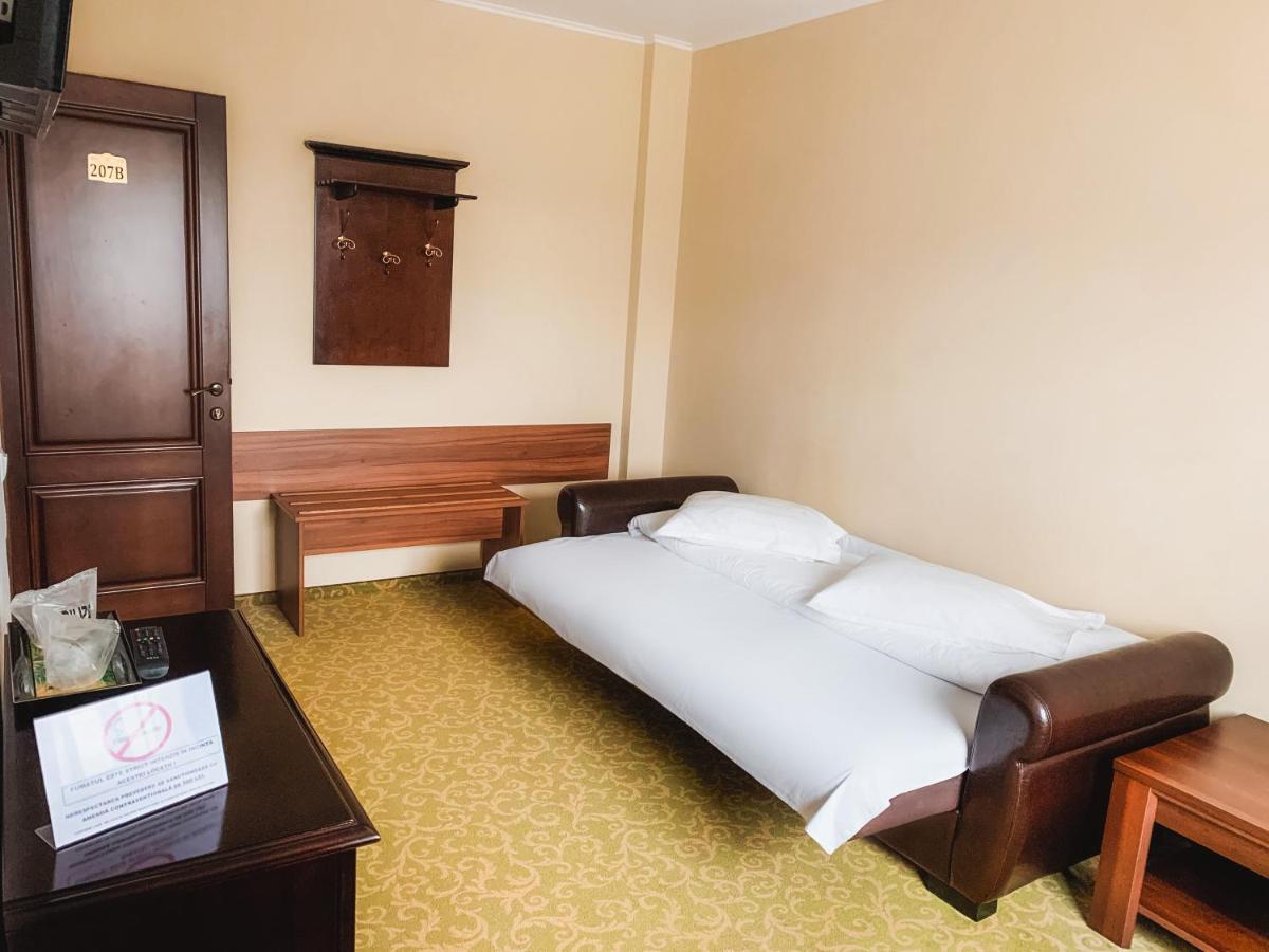 Hotel Curtea Bizantina Suceava Exterior foto