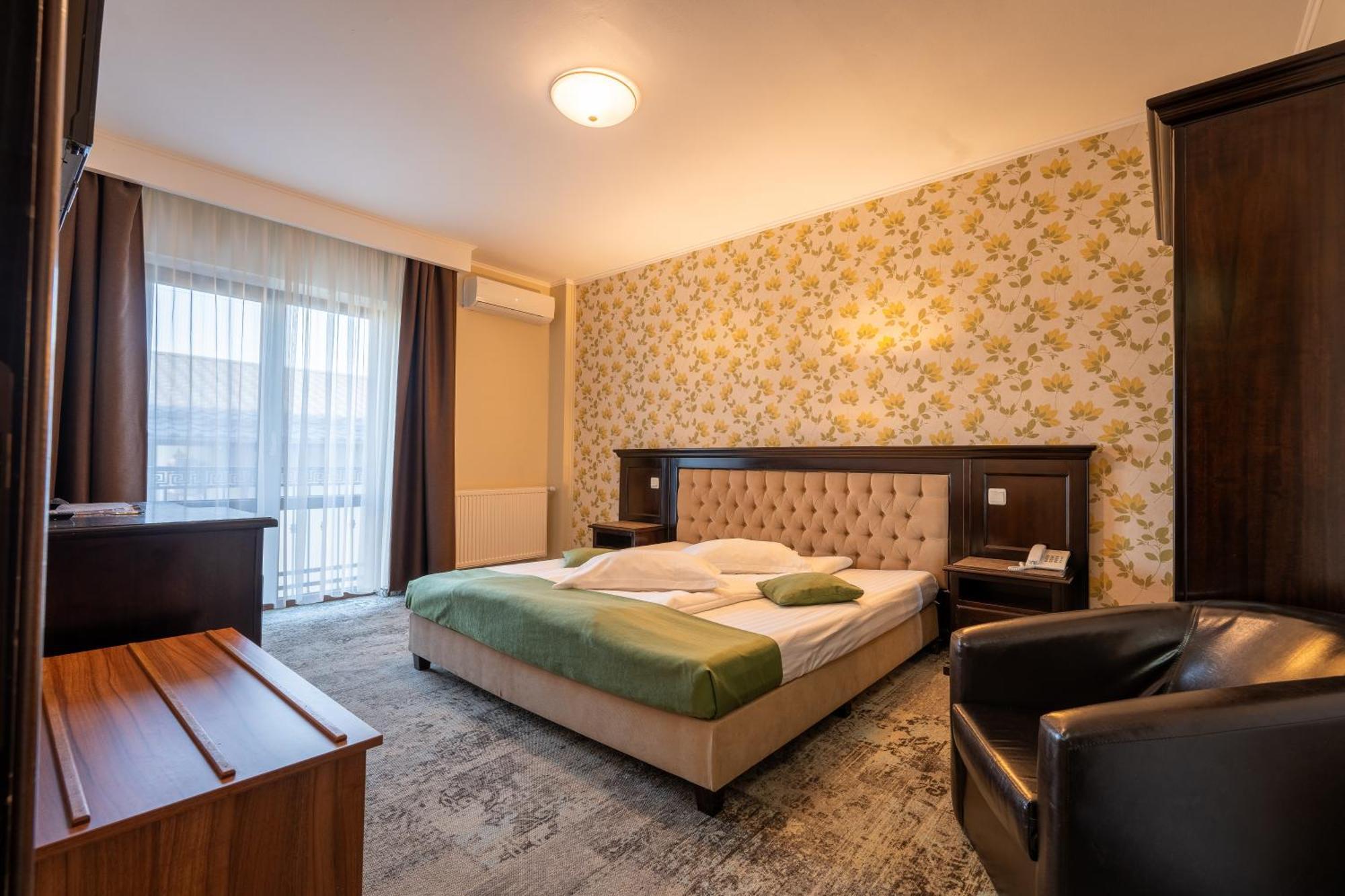 Hotel Curtea Bizantina Suceava Exterior foto