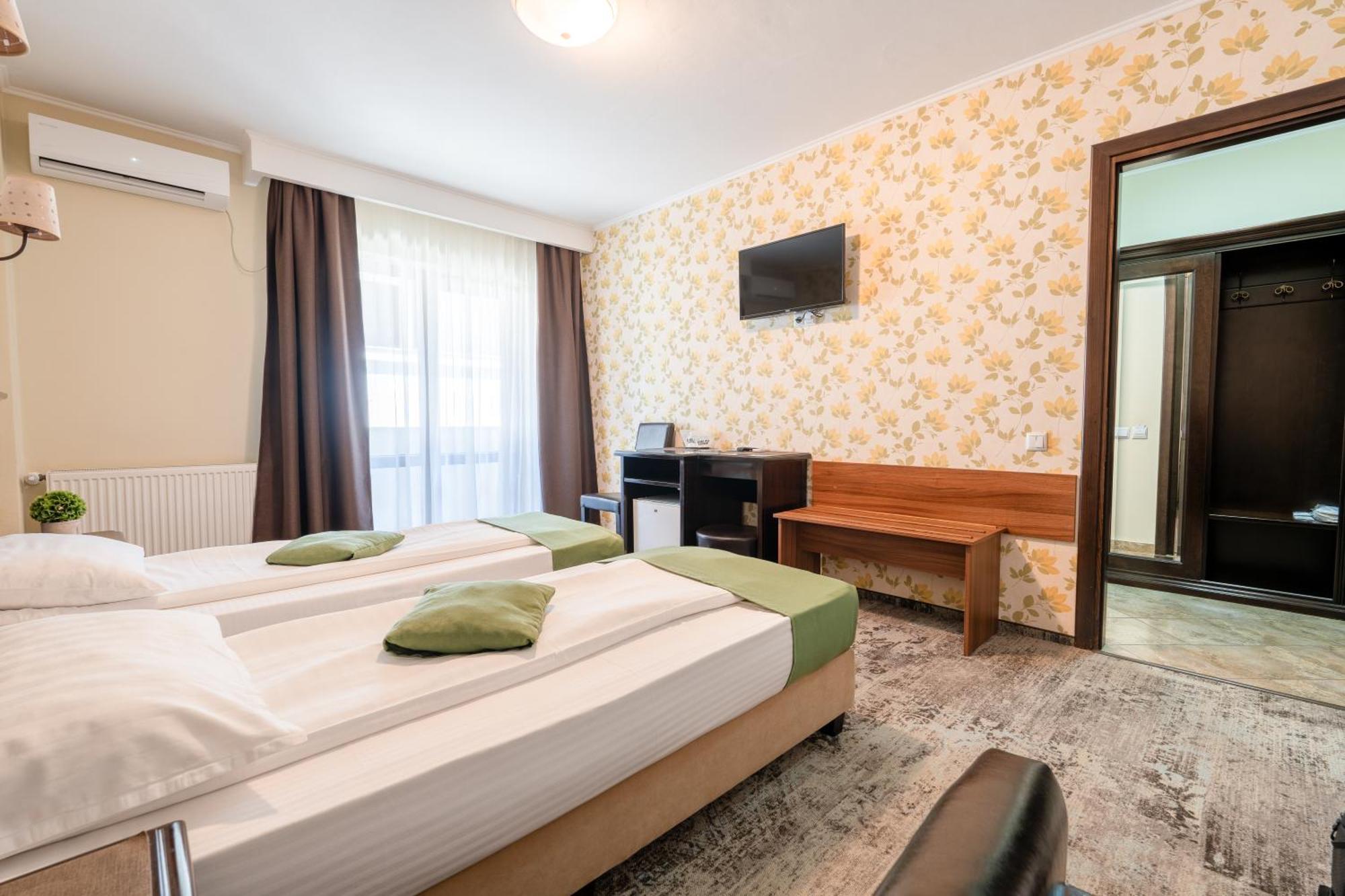 Hotel Curtea Bizantina Suceava Exterior foto