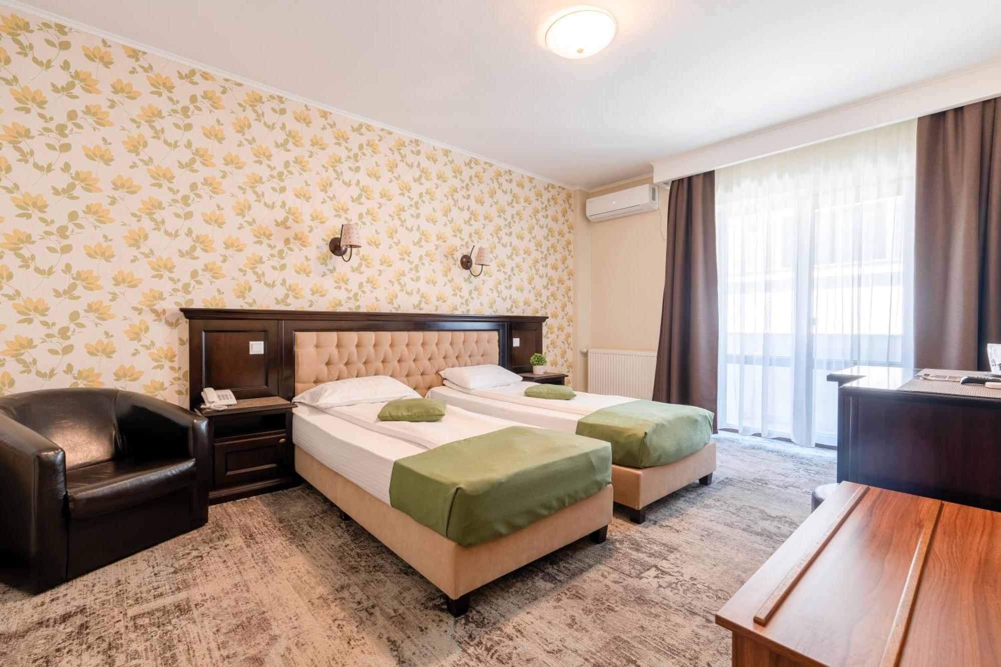 Hotel Curtea Bizantina Suceava Exterior foto