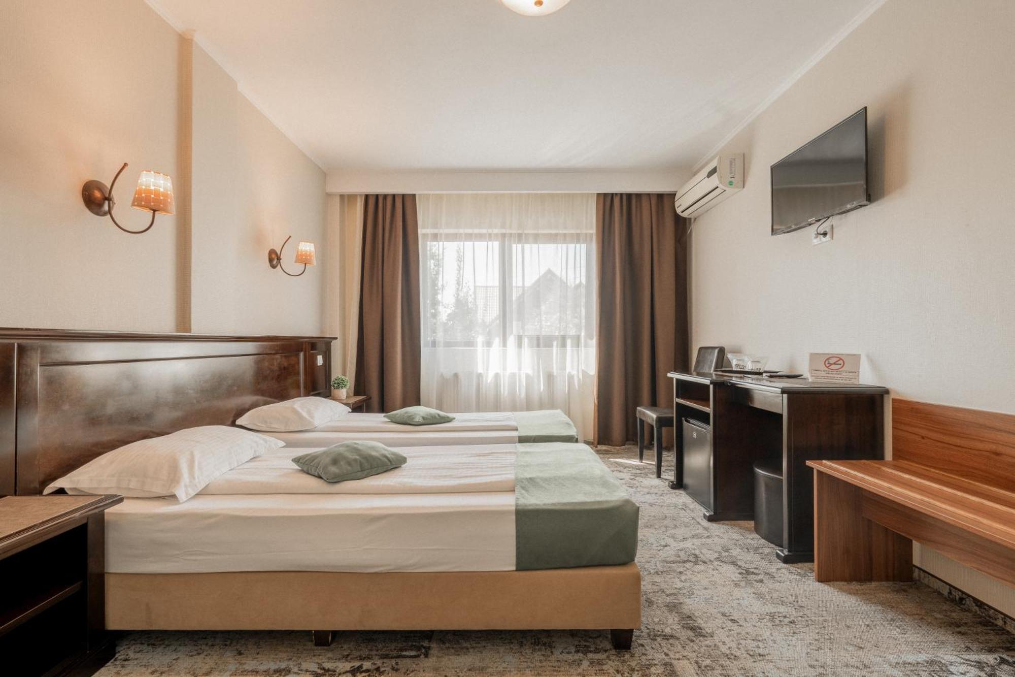 Hotel Curtea Bizantina Suceava Exterior foto