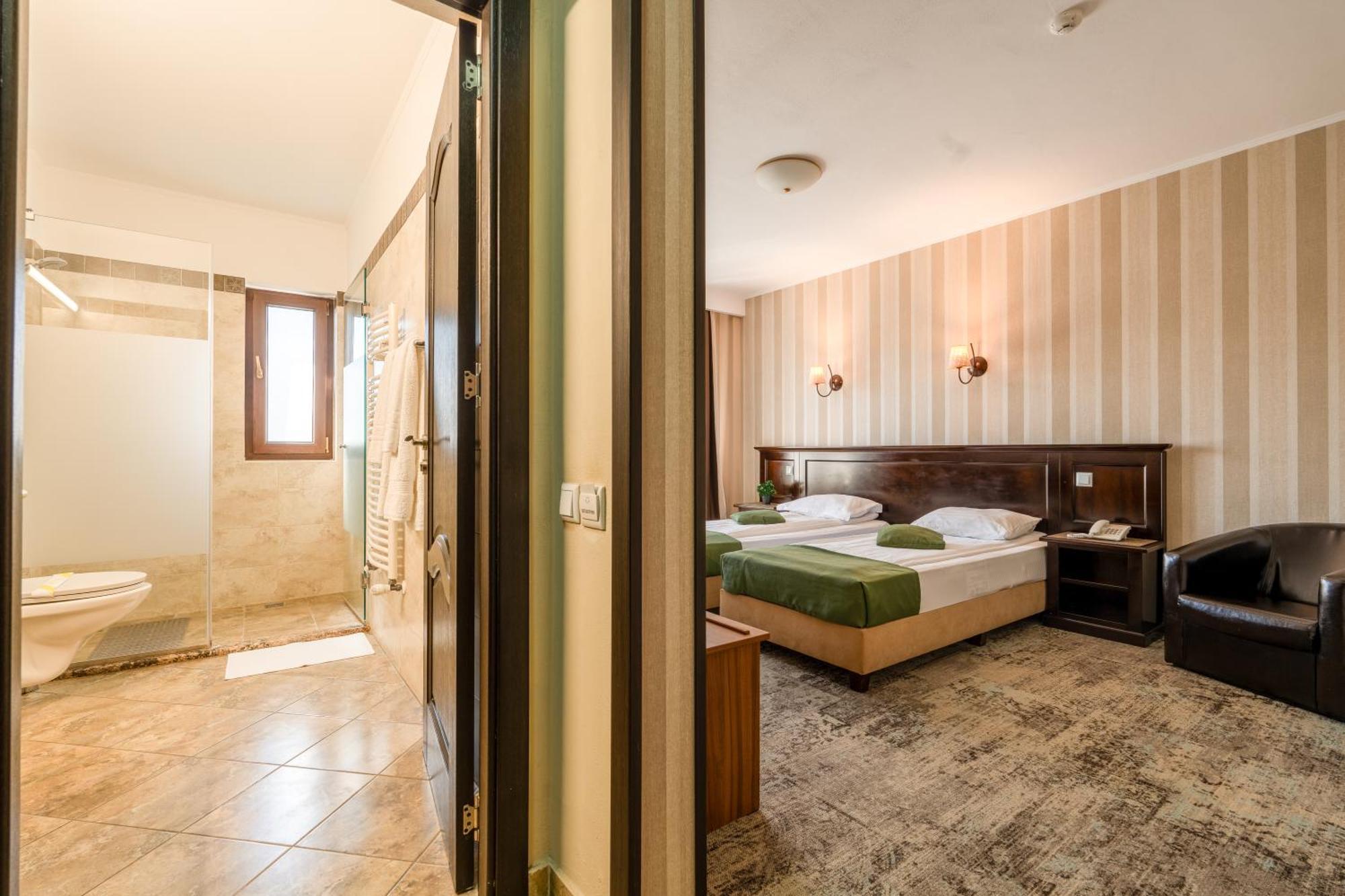Hotel Curtea Bizantina Suceava Exterior foto