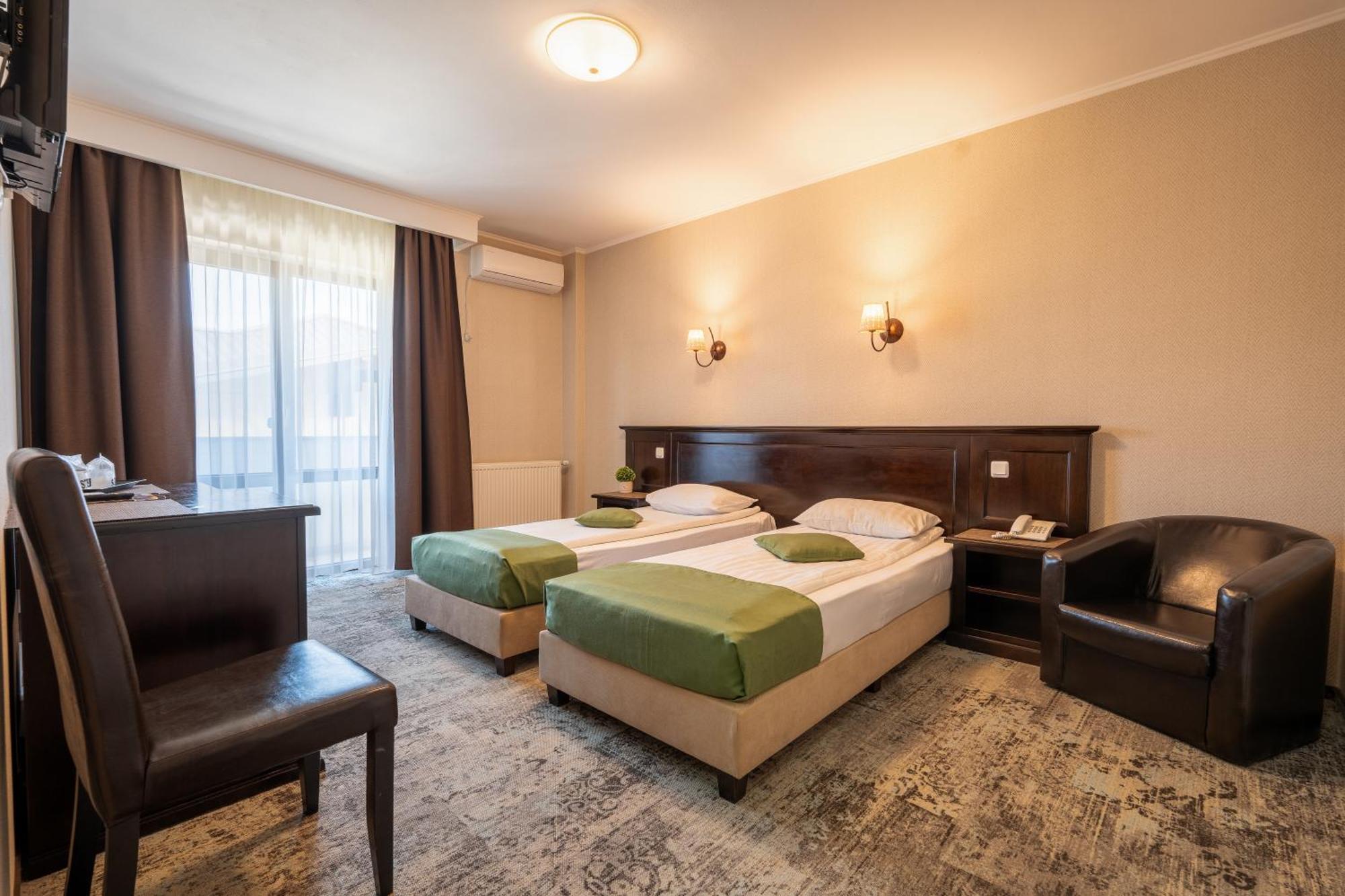 Hotel Curtea Bizantina Suceava Exterior foto