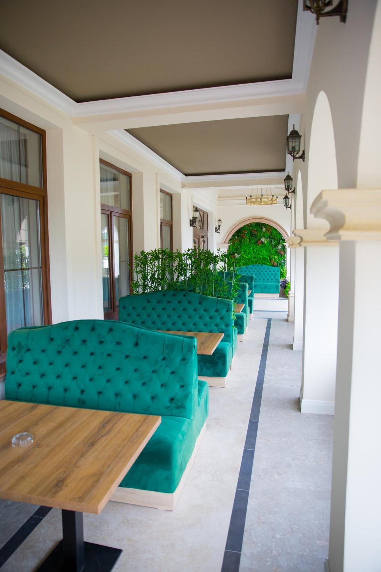 Hotel Curtea Bizantina Suceava Exterior foto