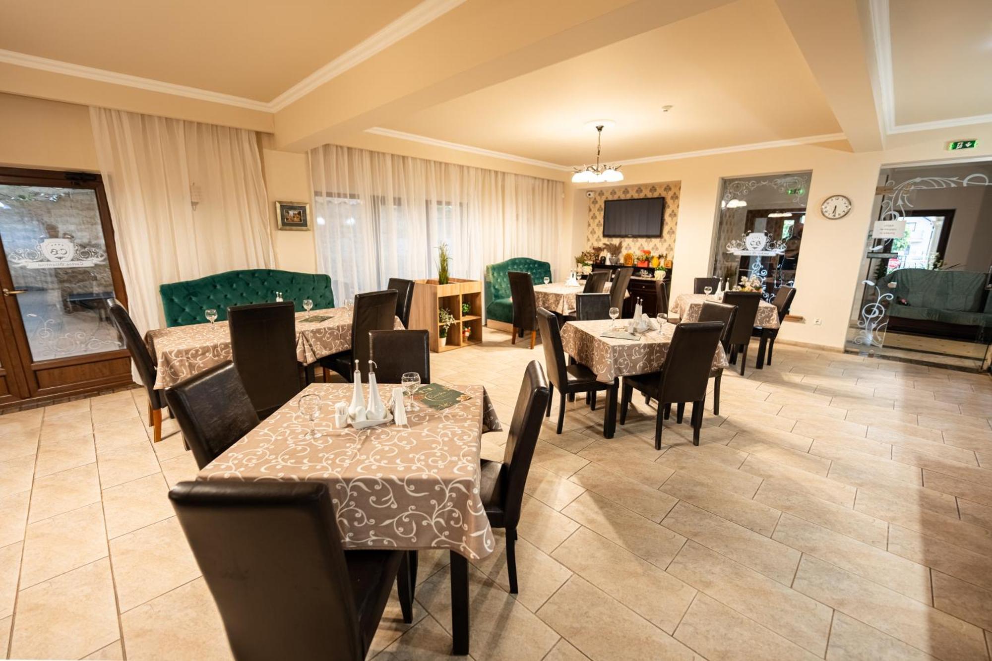 Hotel Curtea Bizantina Suceava Exterior foto