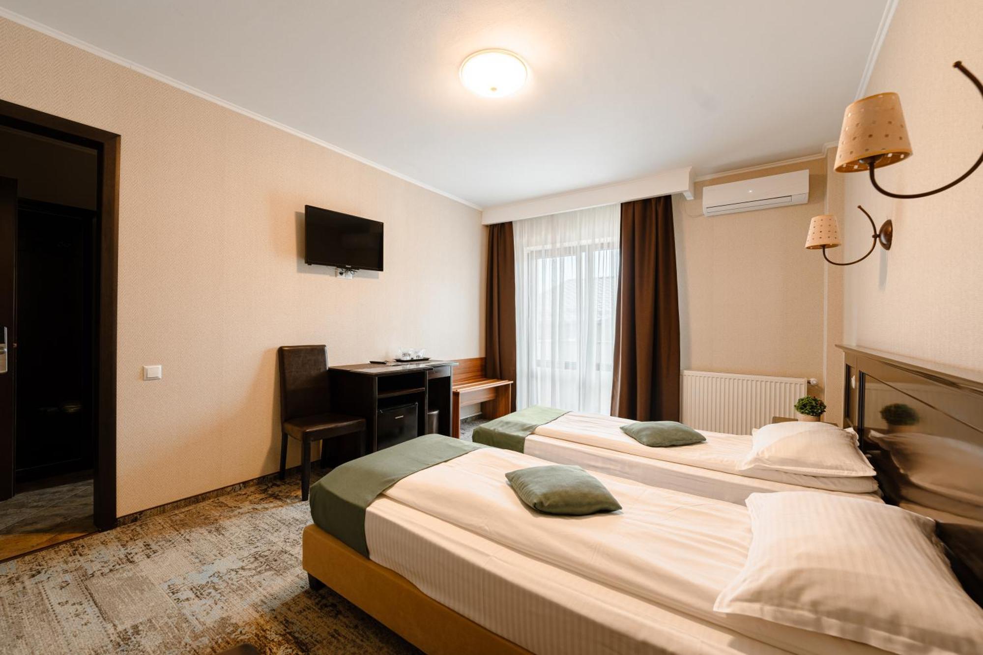 Hotel Curtea Bizantina Suceava Exterior foto