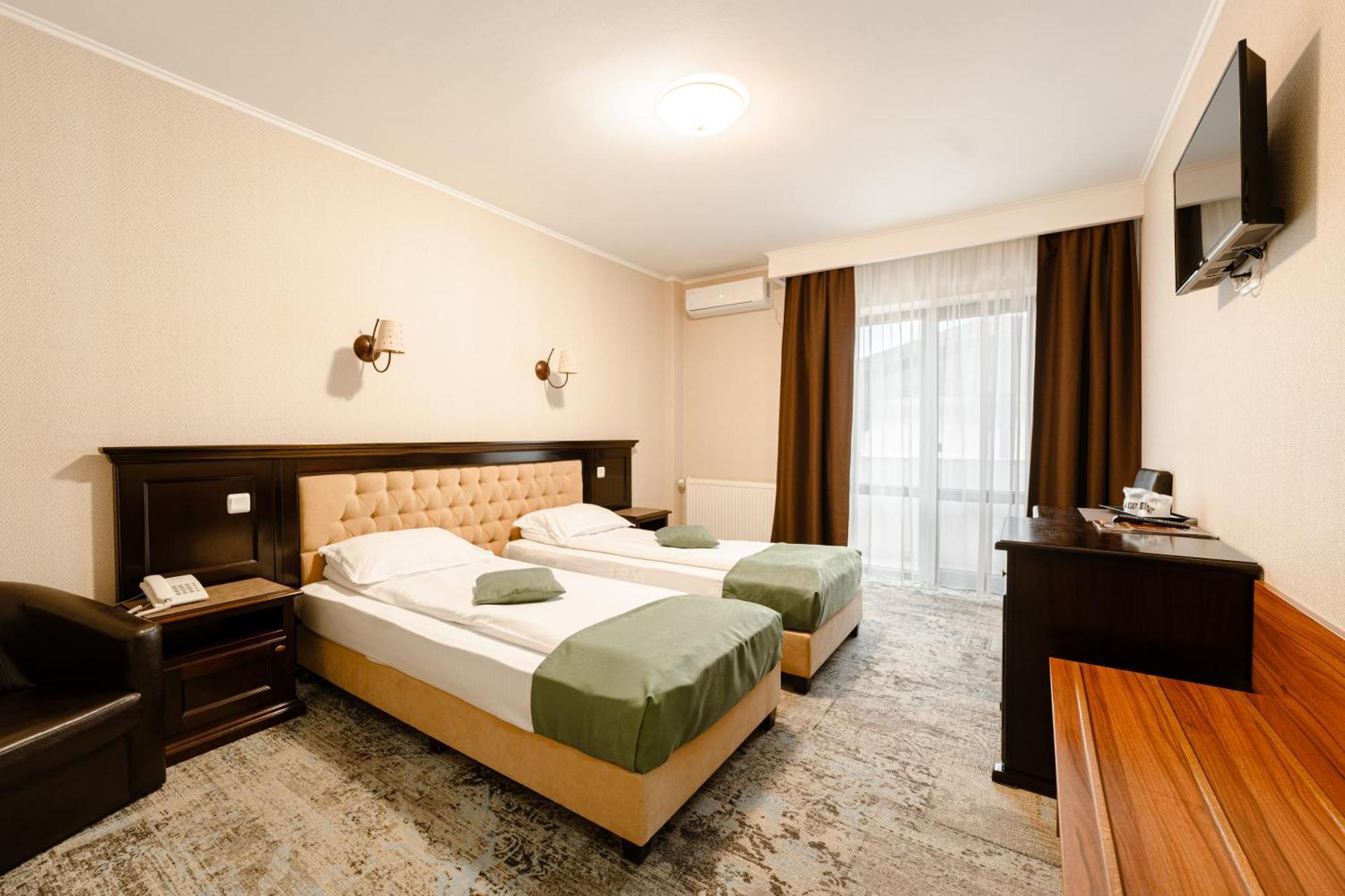 Hotel Curtea Bizantina Suceava Exterior foto