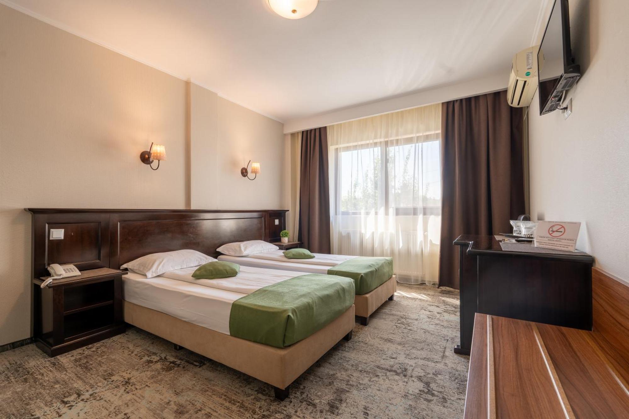 Hotel Curtea Bizantina Suceava Exterior foto