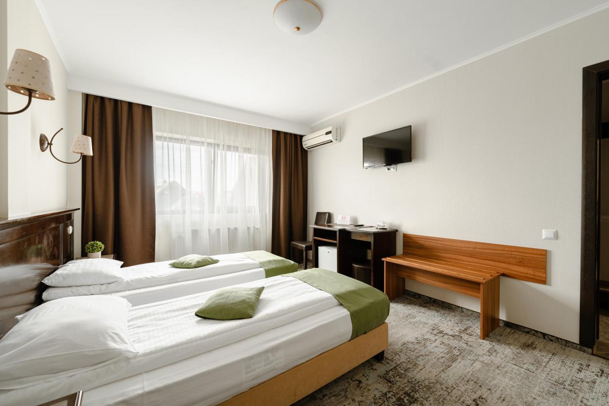 Hotel Curtea Bizantina Suceava Exterior foto