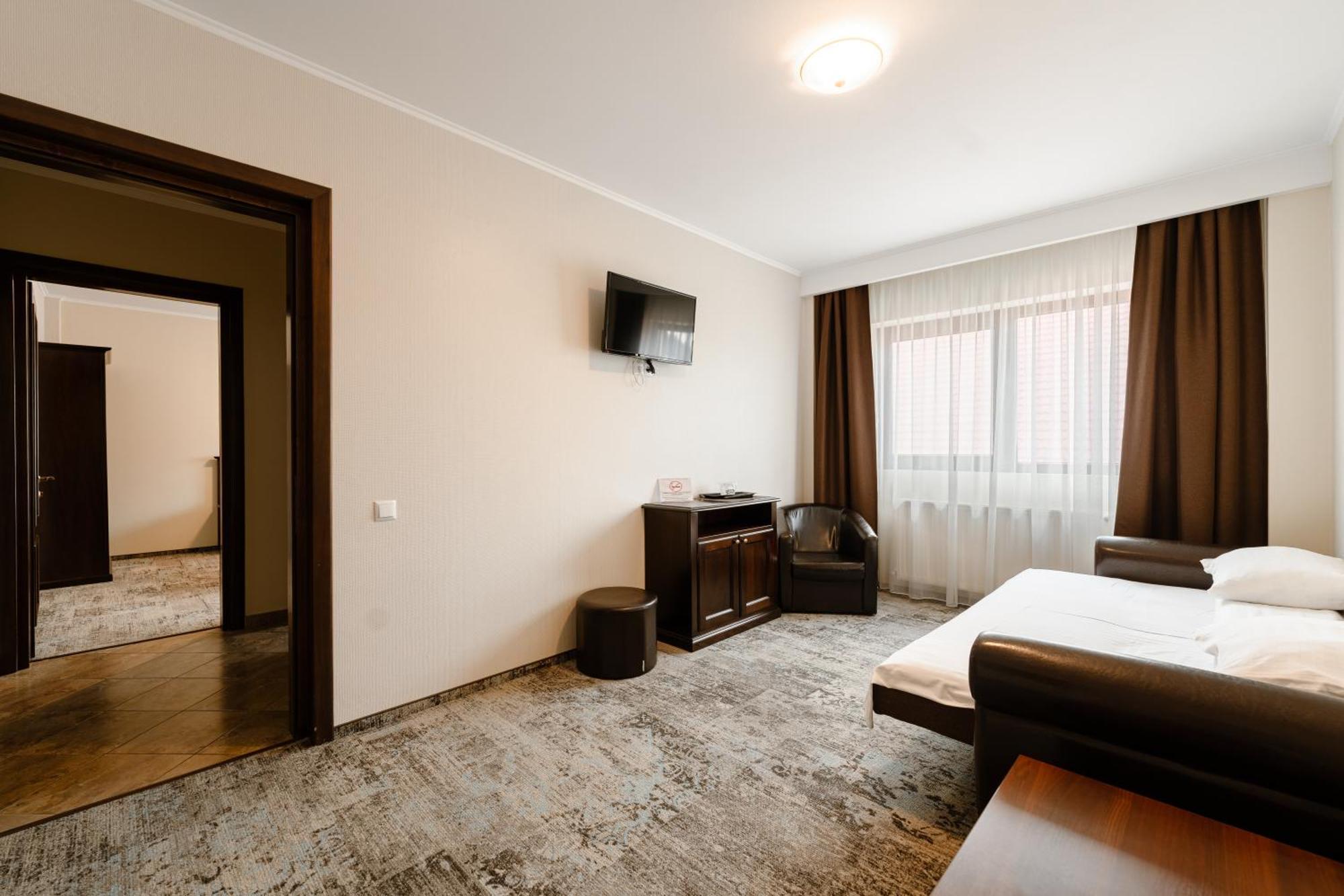 Hotel Curtea Bizantina Suceava Exterior foto