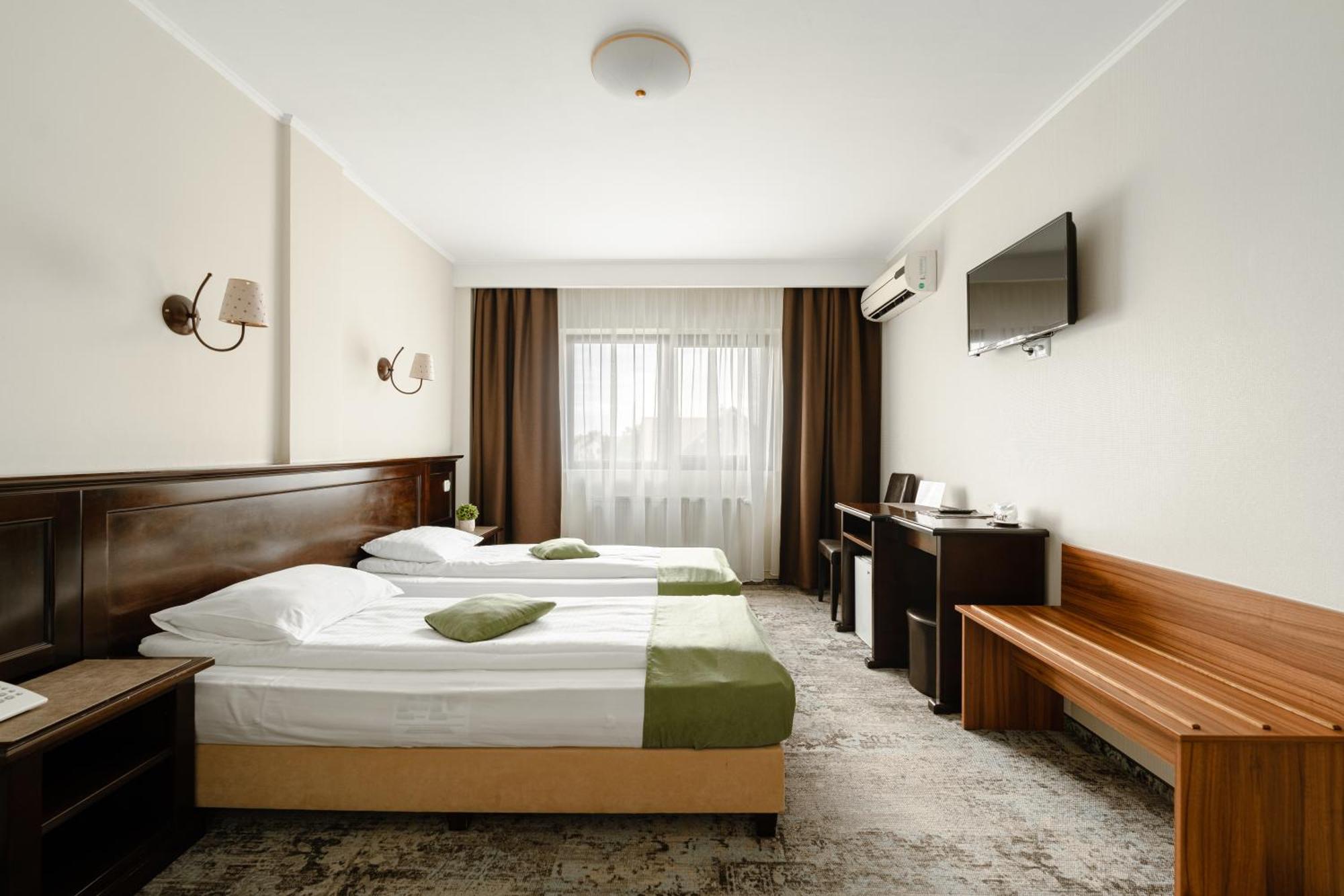 Hotel Curtea Bizantina Suceava Exterior foto