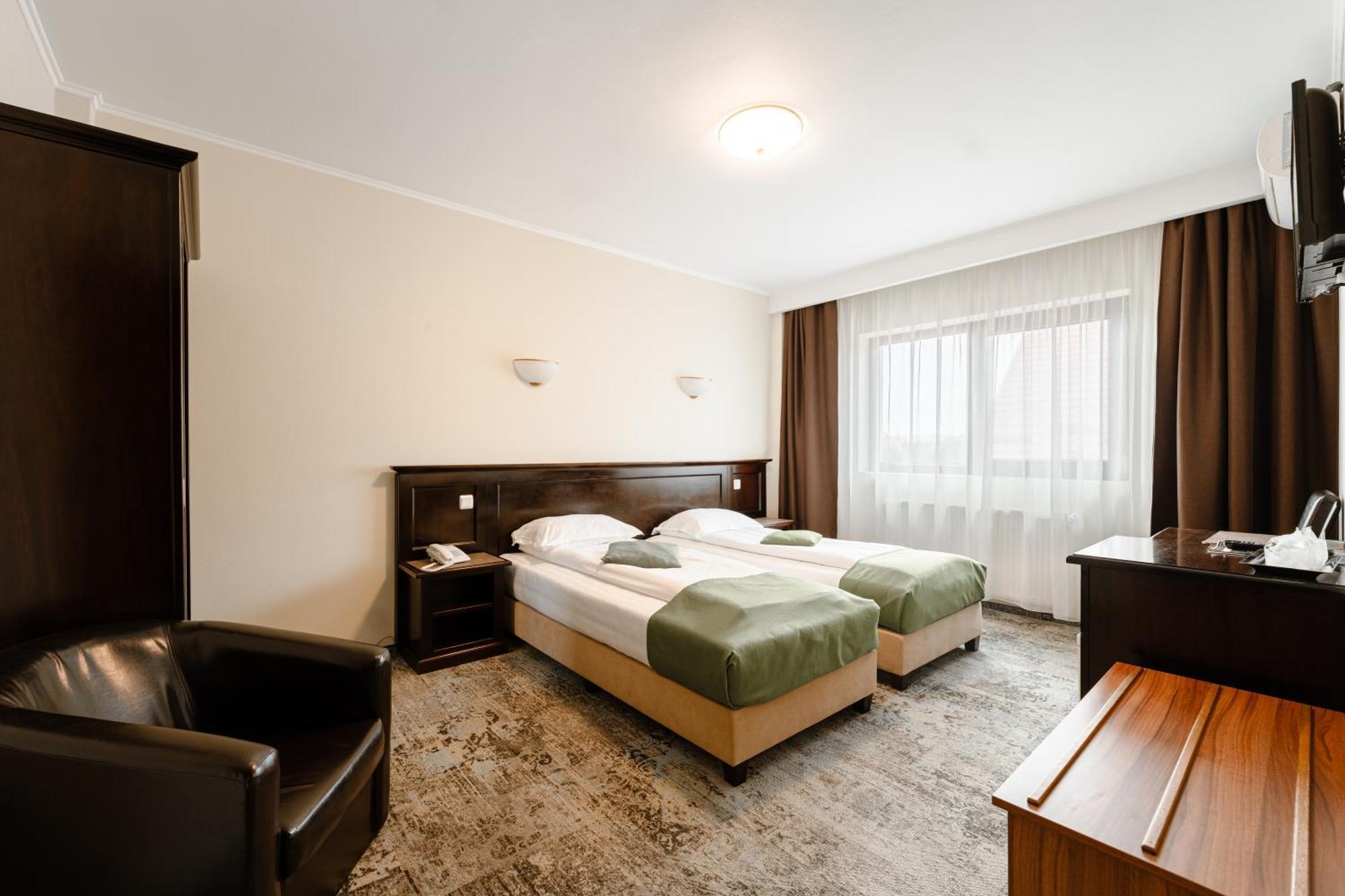 Hotel Curtea Bizantina Suceava Exterior foto