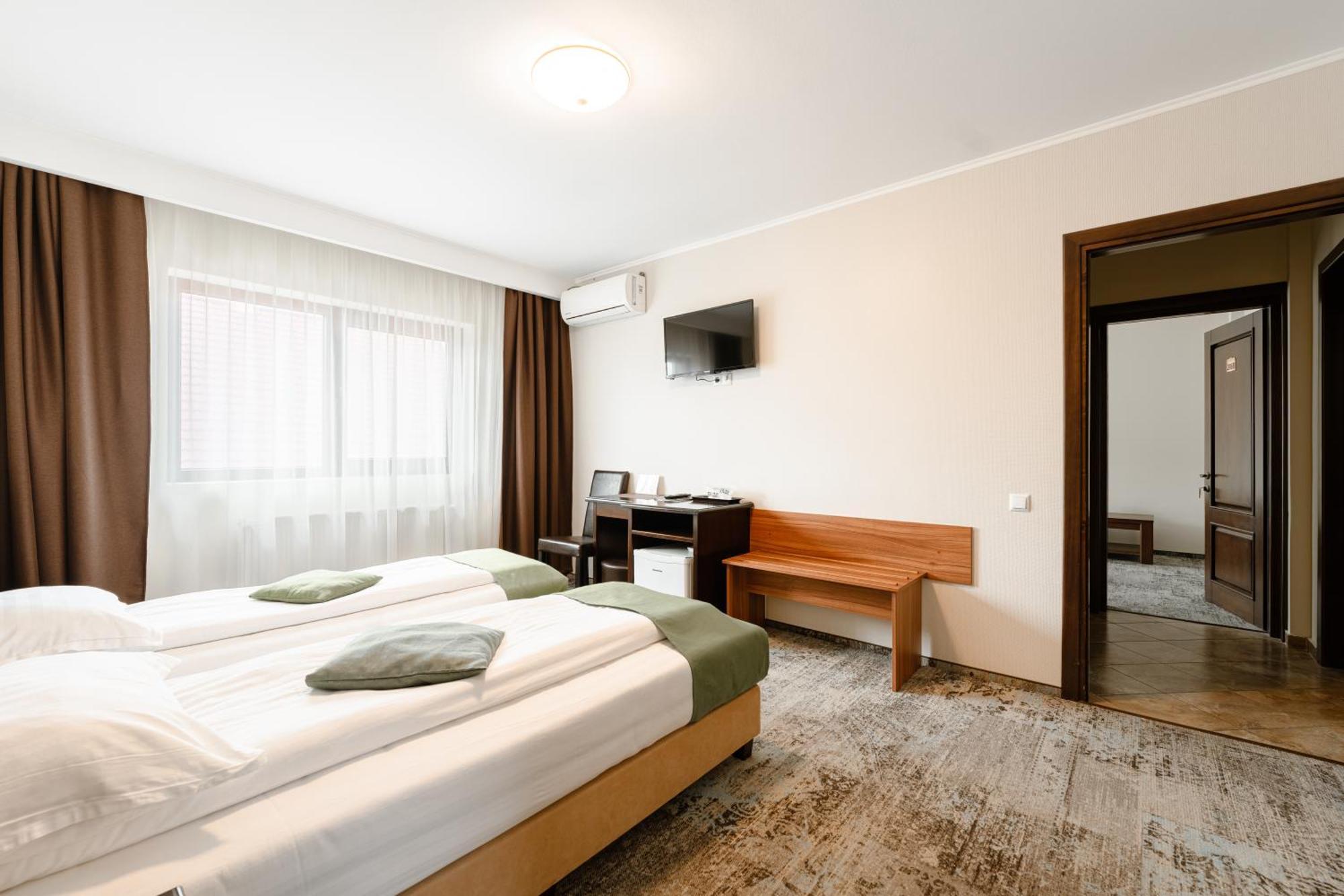 Hotel Curtea Bizantina Suceava Exterior foto