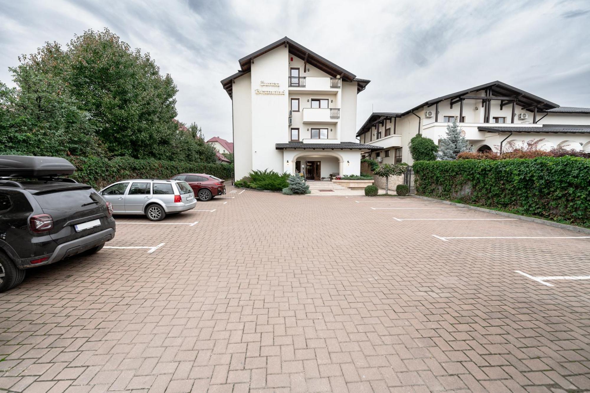 Hotel Curtea Bizantina Suceava Exterior foto