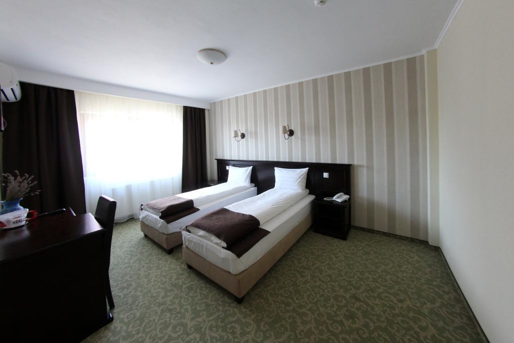 Hotel Curtea Bizantina Suceava Exterior foto