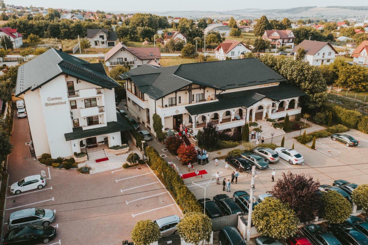 Hotel Curtea Bizantina Suceava Exterior foto