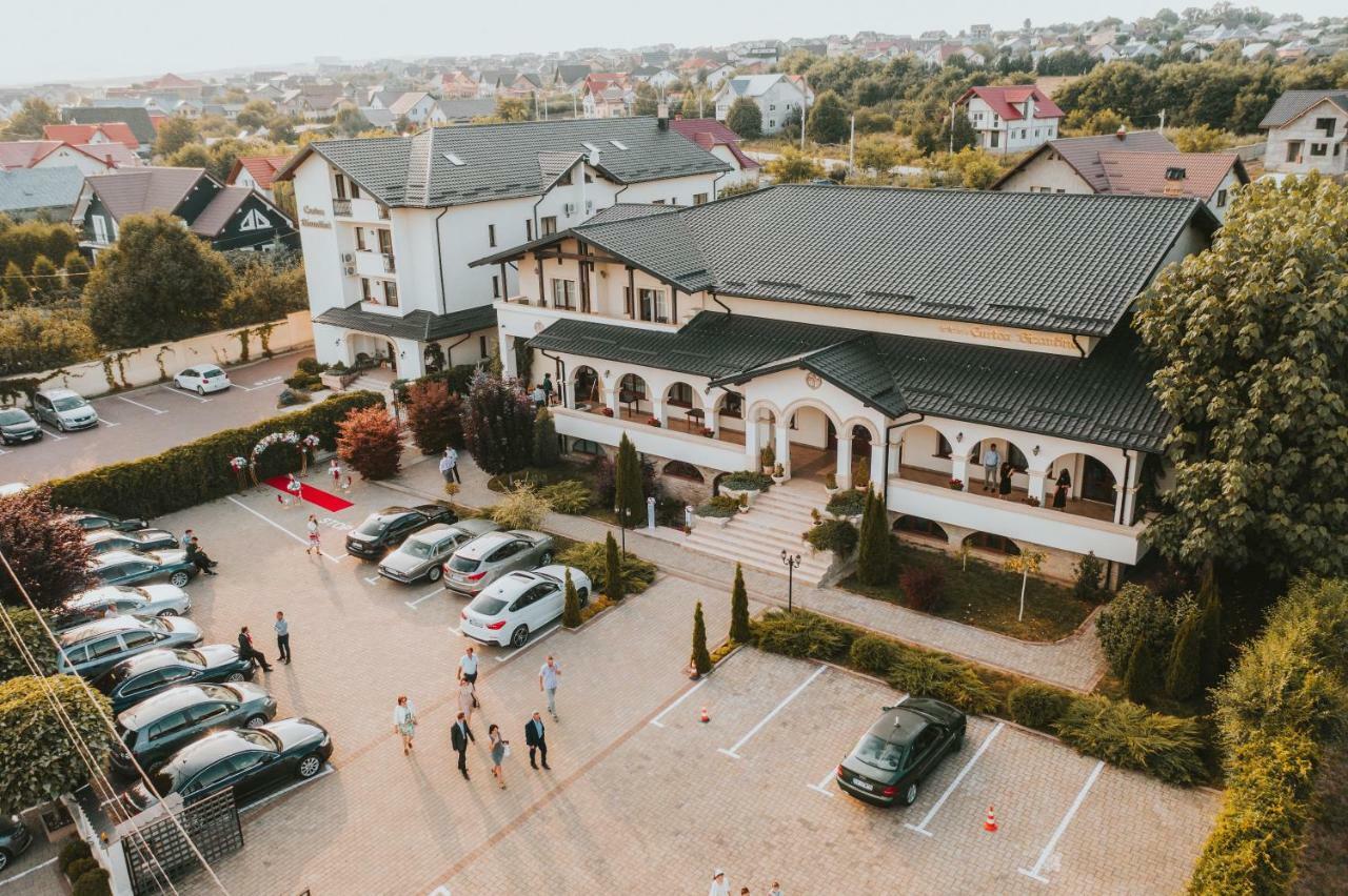 Hotel Curtea Bizantina Suceava Exterior foto
